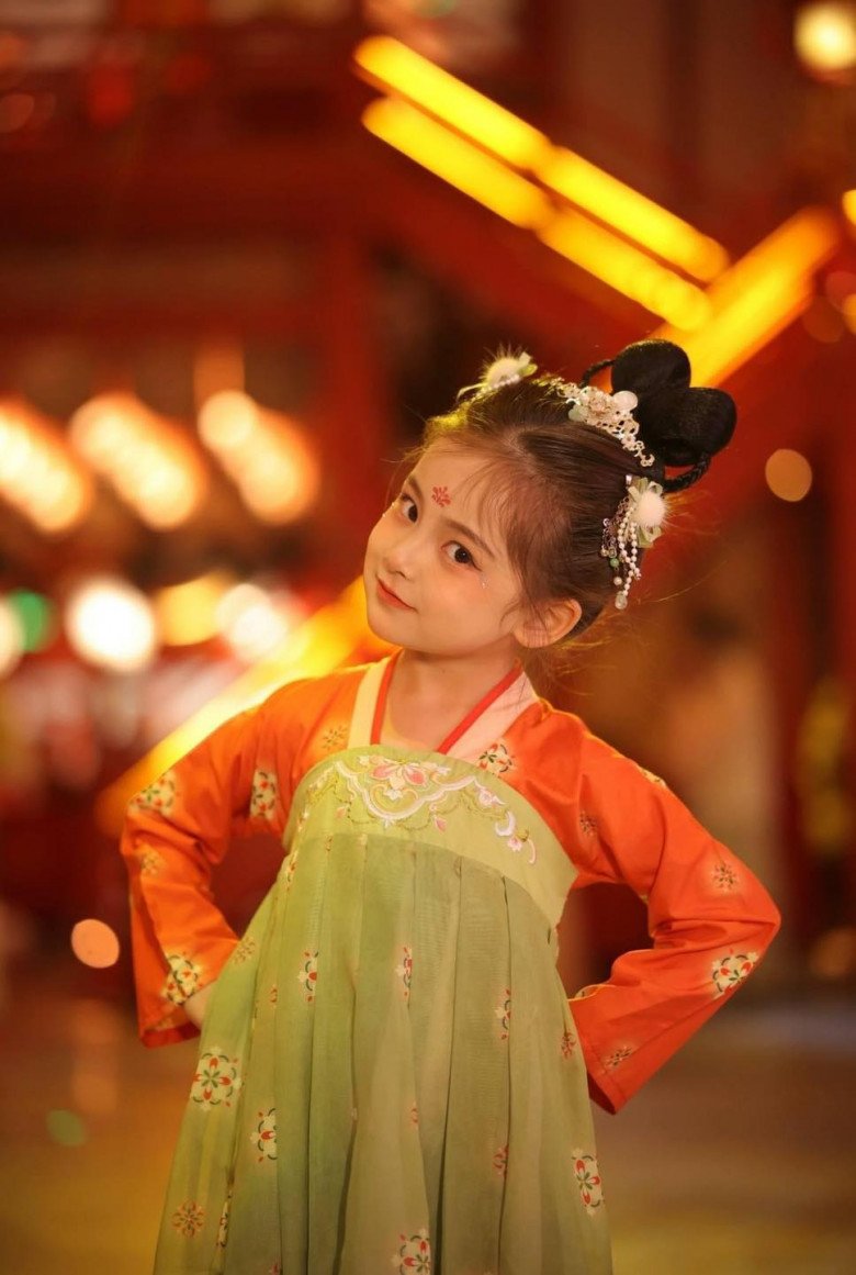 "Cô con gái" khiến Lưu Diệc Phi "cưng như trứng": 4 tuổi đi đóng phim, xinh như công chúa - 13