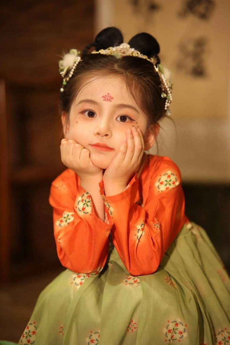 "Cô con gái" khiến Lưu Diệc Phi "cưng như trứng": 4 tuổi đi đóng phim, xinh như công chúa - 14