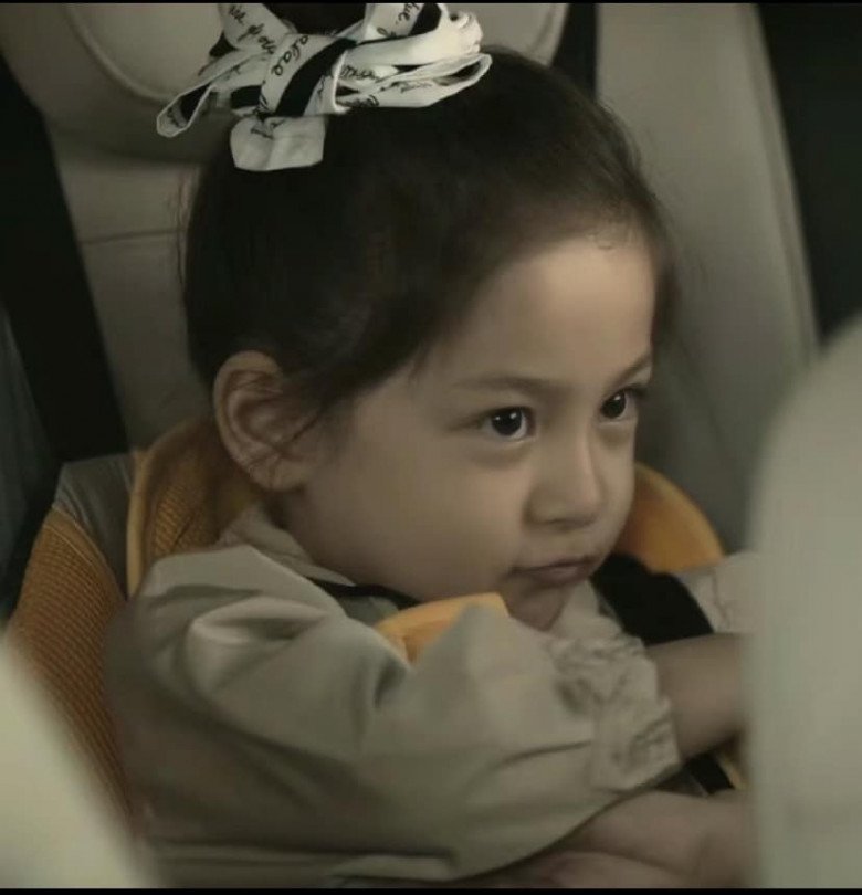"Cô con gái" khiến Lưu Diệc Phi "cưng như trứng": 4 tuổi đi đóng phim, xinh như công chúa - 4