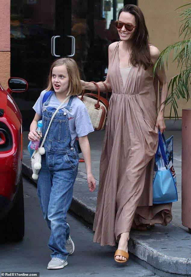 Con gái út nhà Angelina Jolie 15 tuổi xinh như thiên thần, là "rich kid" nhưng chuộng diện đồ giản dị, cá tính - 12