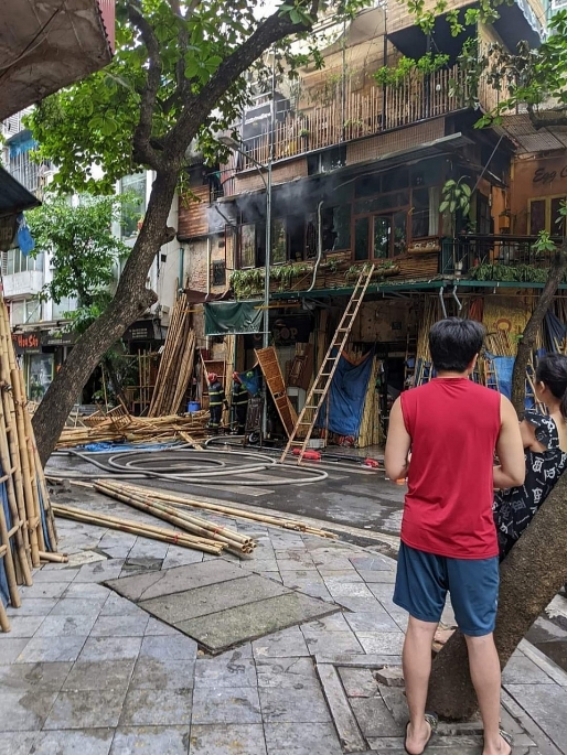 Hà Nội: Cháy tầng 2 quán cafe được trang trí bằng tre nứa