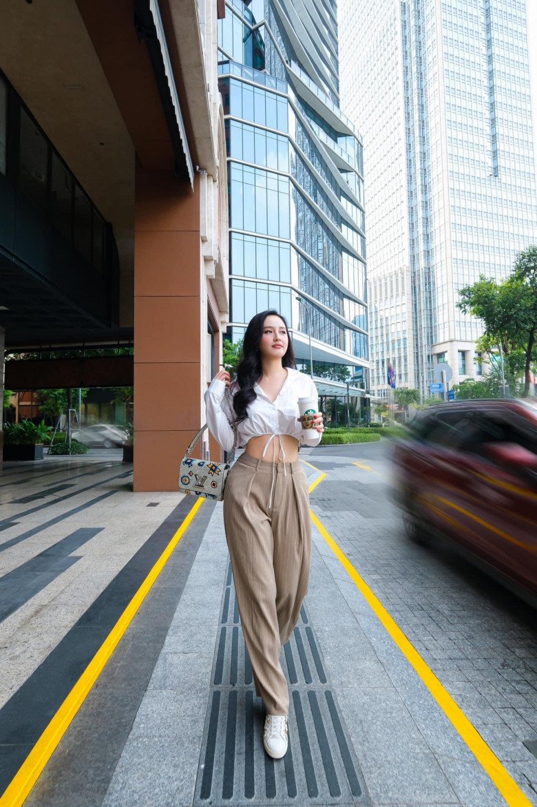 Hoa hậu Việt Nam nặng gần 80kg giờ khoe eo không mỡ, tự tin mặc đồ như gái trẻ mà không sợ lố - 6
