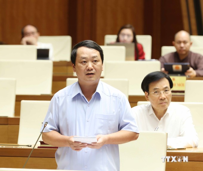 Bộ trưởng, Chủ nhiệm Uỷ ban Dân tộc Hầu A Lềnh giải trình làm rõ chất vấn của đại biểu Quốc hội. Ảnh: Phương Hoa - TTXVN vna_potal_ky_hop_thu_7_quoc_hoi_khoa_xv_phien_chat_van_va_tra_loi_chat_van_linh_vuc_van_hoa_the_thao_va_du_lich_7414643.jpg