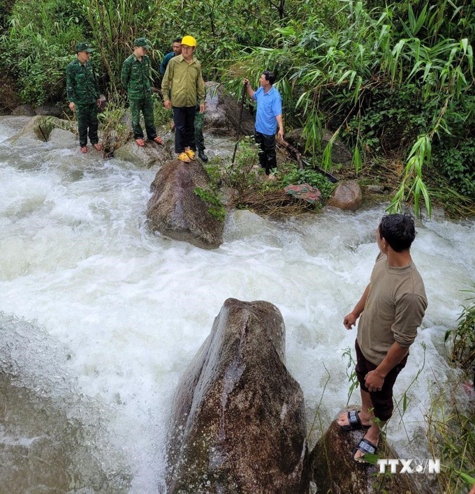 vna_potal_lai_chau_3_nguoi_bi_cuon_troi_khi_qua_suoi_1_nguoi_mat_tich_7423271.jpg