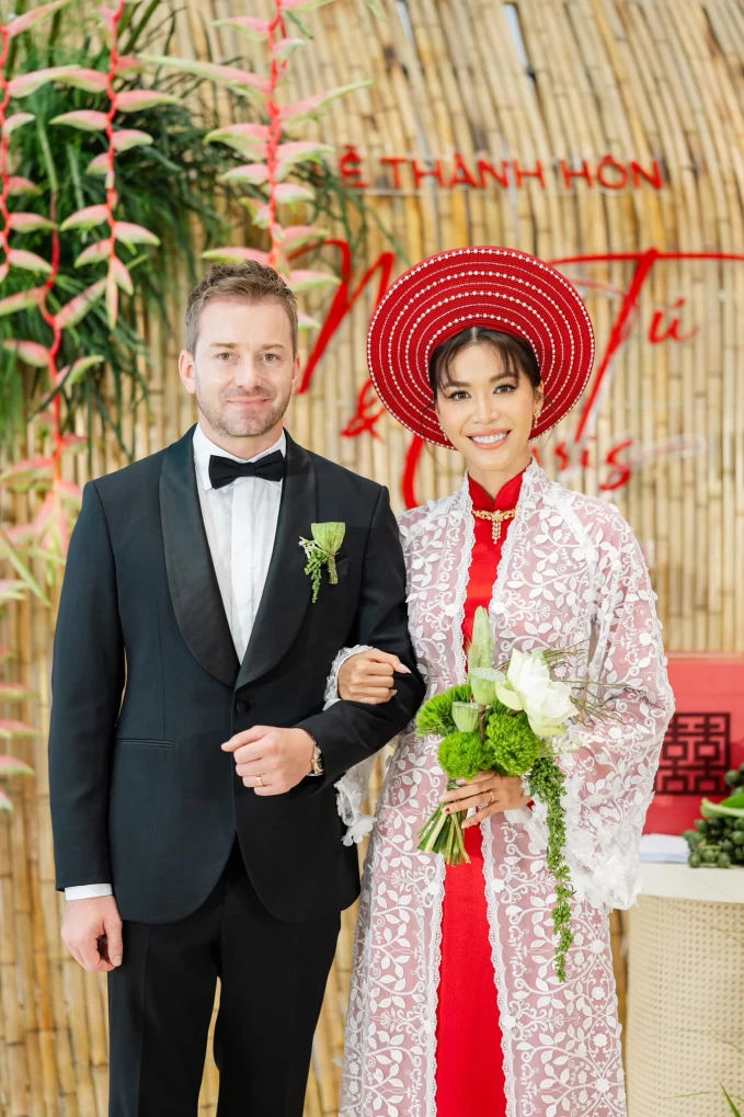 Đám cưới của Minh Tú và Chris vào giữa tháng 4 từng thu hút sự quan tâm của truyền thông và công chúng