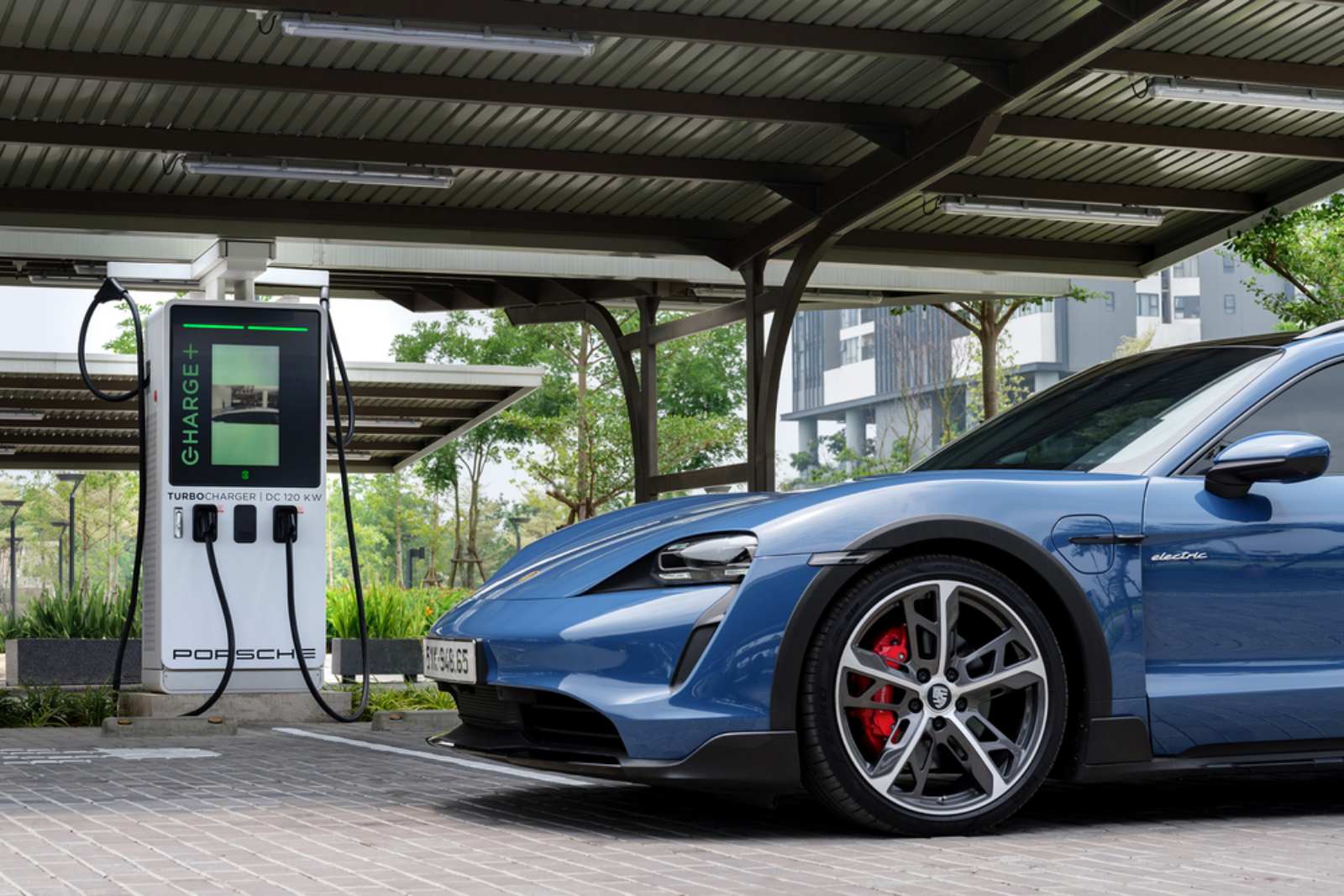 Porsche tính bài toán trạm sạc xe điện như thế nào tại Việt Nam?