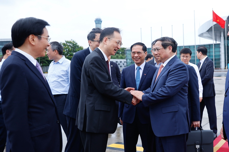 Thủ tướng Phạm Minh Chính lên đường dự Hội nghị của Diễn đàn Kinh tế thế giới và làm việc tại Trung Quốc- Ảnh 3.