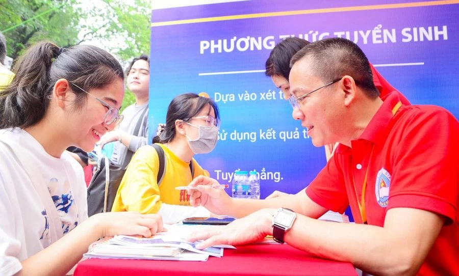 dang ky dieu chinh nguyen vong xet tuyen khong doi den phut chot (1).jpg