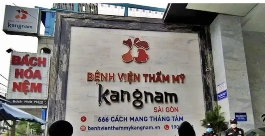 Một người phụ nữ tai biến sau 2 ngày hút mỡ bụng tại Bệnh viện thẩm mỹ Kangnam. (Ảnh: T.N)