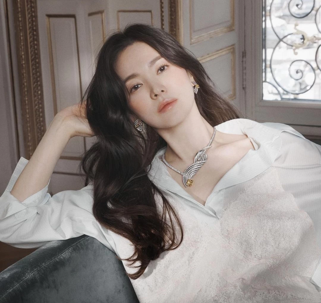 Nạn nhân từ cuộc ly hôn thế kỷ: Song Hye Kyo mang tiếng dan díu trai trẻ, chồng nàng Cỏ "nhặt" từng nghìn đồng - 4