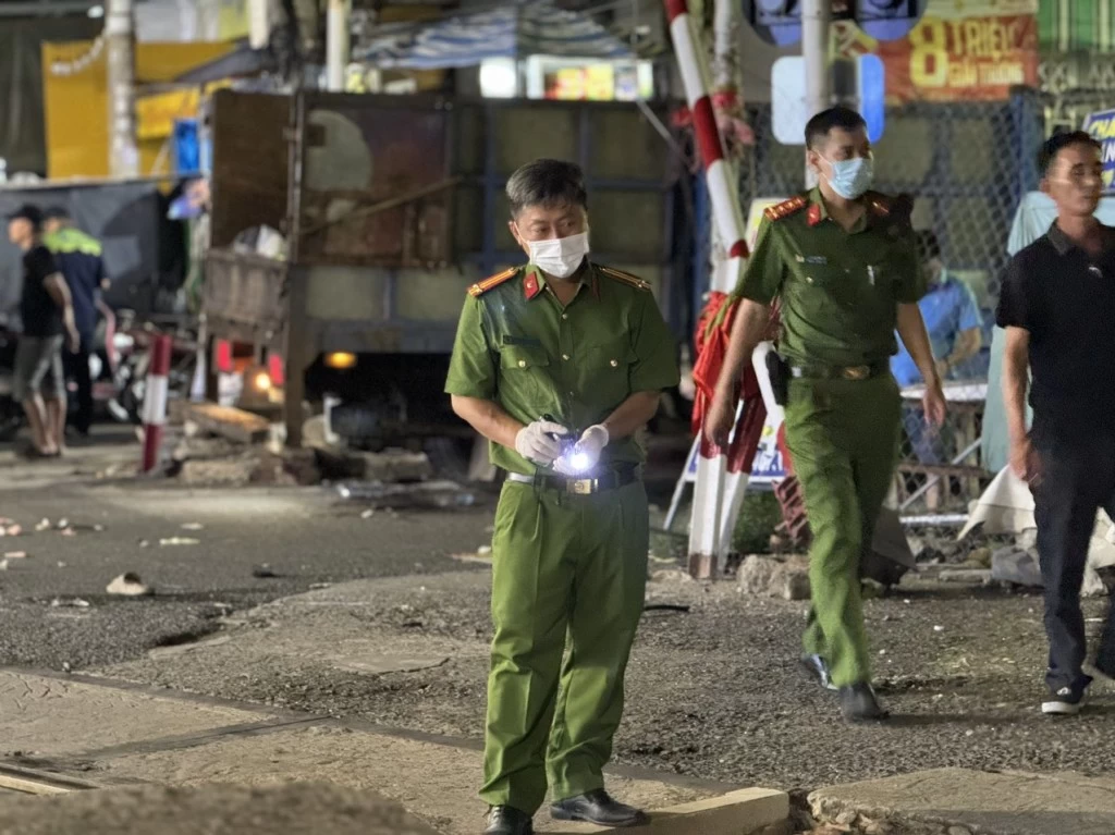 Nguyên nhân vụ va chạm giữa xe bán tải và tàu hỏa khiến 5 người thương vong