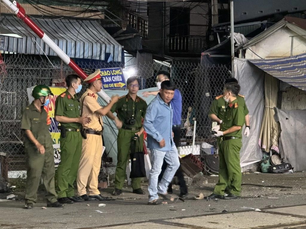 Nguyên nhân vụ va chạm giữa xe bán tải và tàu hỏa khiến 5 người thương vong