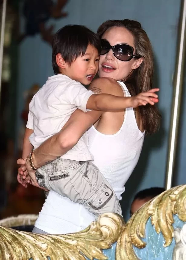 Pax Thiên được Angelina Jolie và Brad Pitt nhận nuôi vào năm 2007