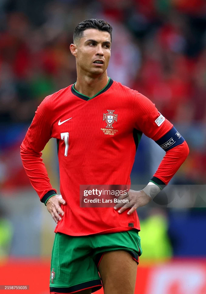 Ronaldo đá hỏng penalty ở Euro