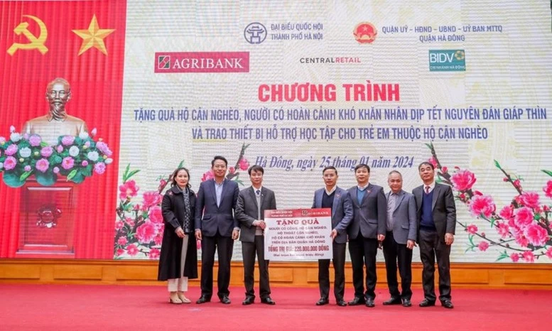 Agribank thể hiện truyền thống tương thân tương ái, ngân hàng vì cộng đồng- Ảnh 1.