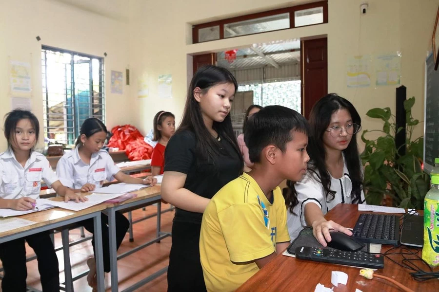 nguoi thay dac biet va lop hoc tieng anh mien phi (3).JPG