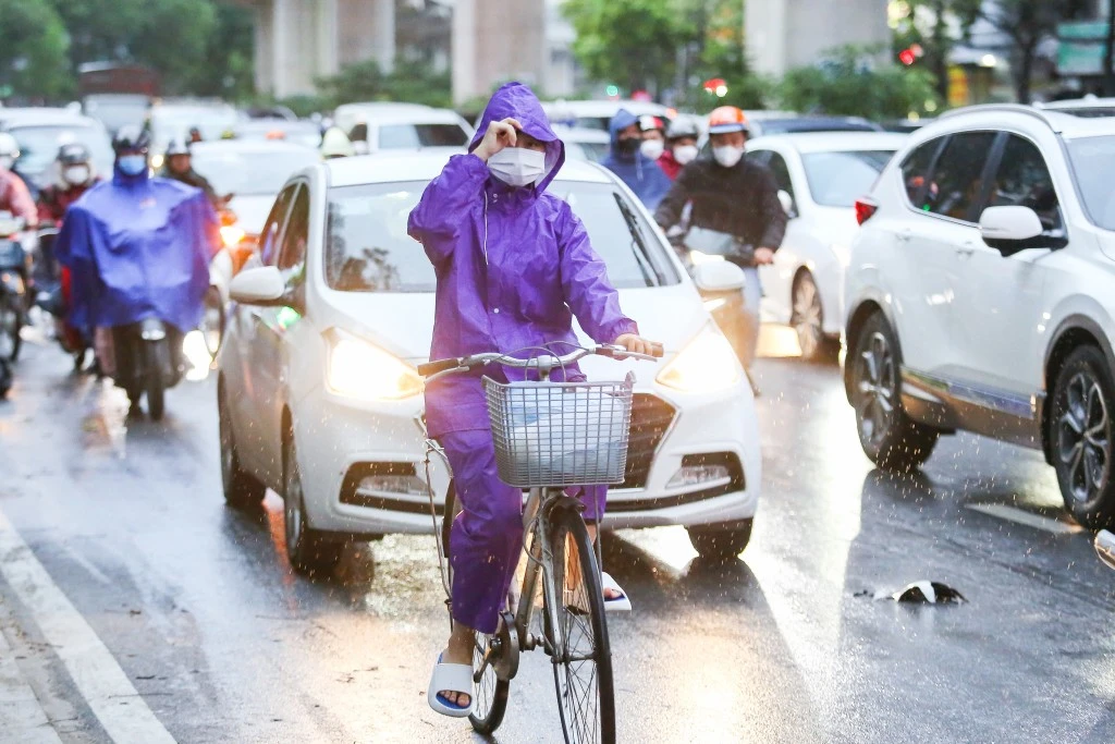 Thời tiết ngày 19/8: Hà Nội có mưa rào và dông rải rác, cục bộ có nơi mưa to