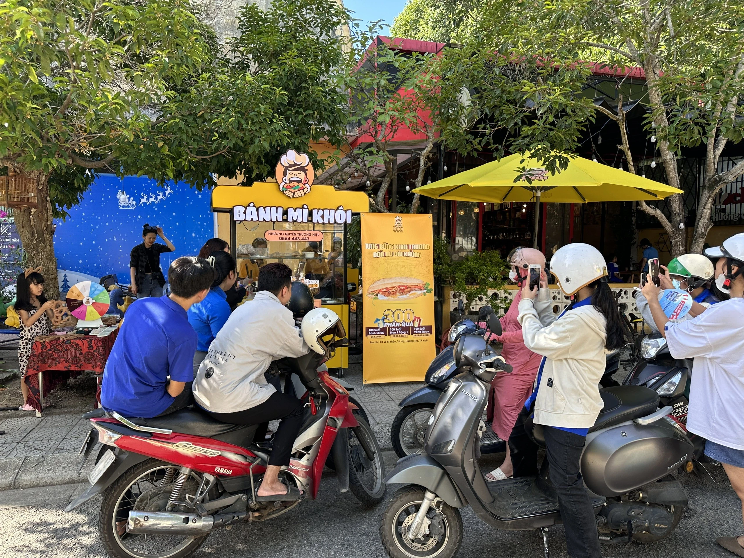 banh-mi-khoi-tiep-tuc-day-manh-phat-trien-voi-su-ra-mat-cua-cac-diem-ban-moi-thu-hut-dong-dao-khach-hang-lua-chon-1726214629.jpg