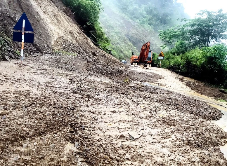 Sạt lở hàng loạt tuyến quốc lộ tại Điện Biên, Lai Châu, Lào Cai, Bắc Kạn, Thanh Hóa- Ảnh 1.