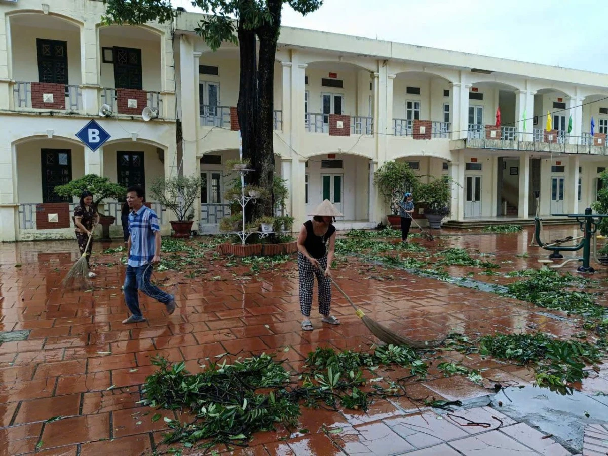 Sơn Tây: Các trường học khẩn trương dọn dẹp, đón học sinh trở lại trường