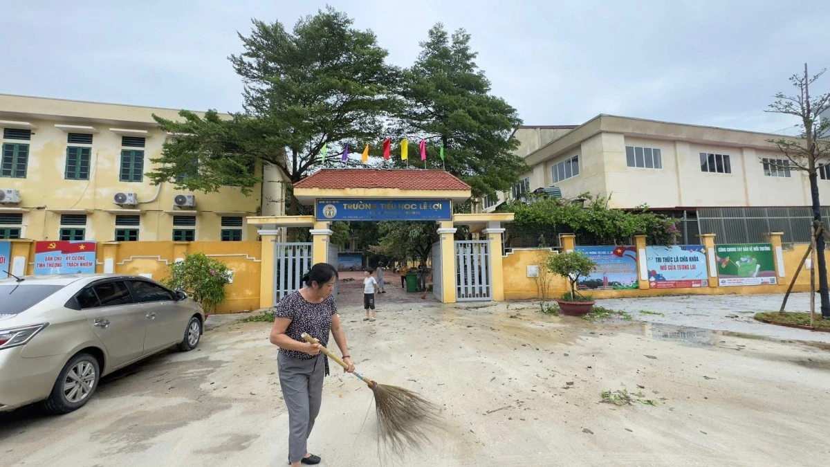 Sơn Tây: Các trường học khẩn trương dọn dẹp, đón học sinh trở lại trường