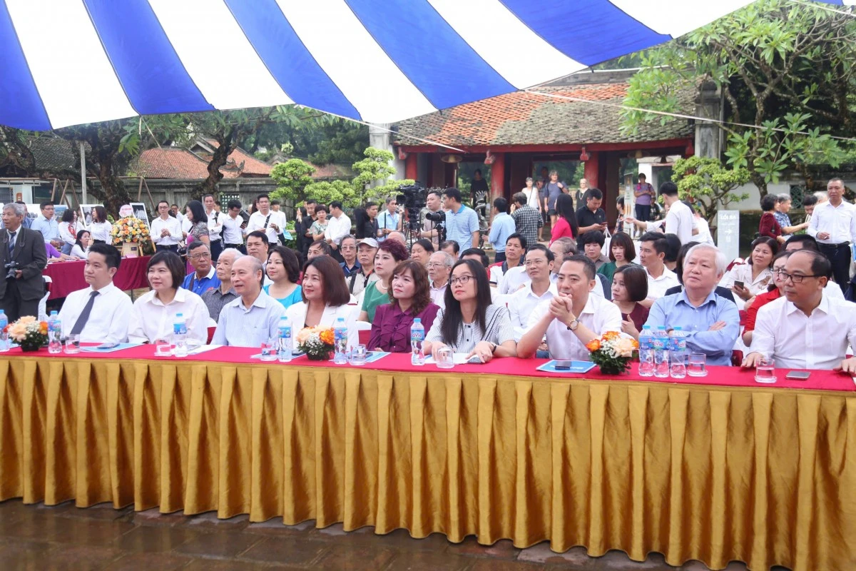 Triển lãm ảnh "Hà Nội trong tôi": Hành trình 19 năm vươn mình bứt phá