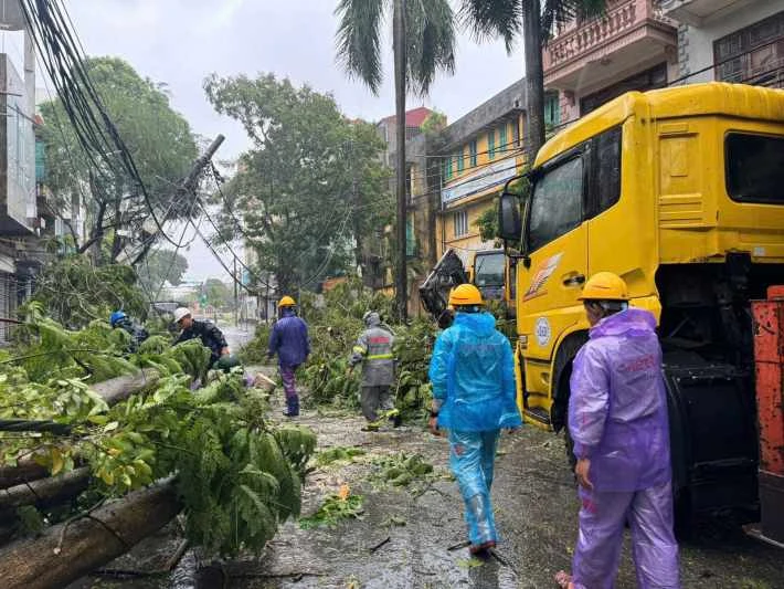 Lực lượng của Viettel trực 24/7, theo dõi mọi diễn biến trên phần mềm Phòng chống thiên tai để đưa thông tin kịp thời đến các đội phòng chống bão. 