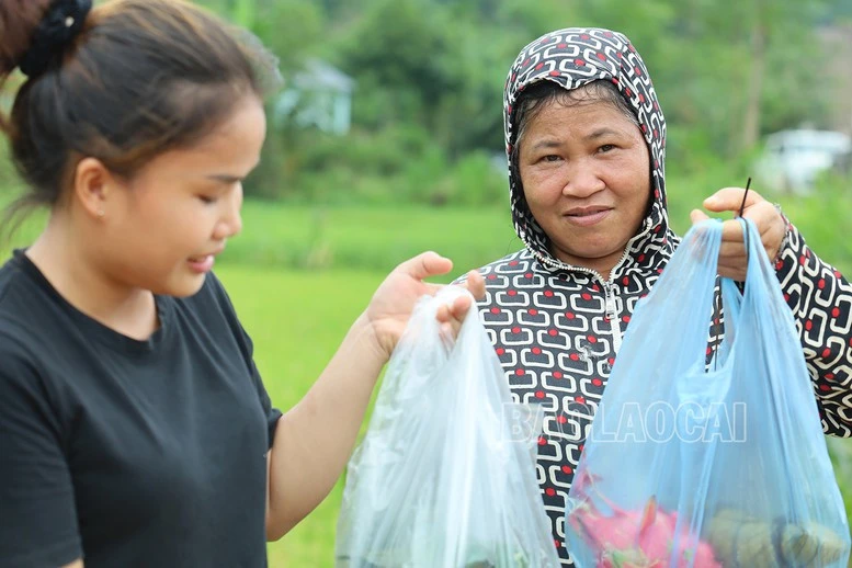 Xúc động ngày chia tay lực lượng quân đội cứu nạn ở Làng Nủ- Ảnh 6.