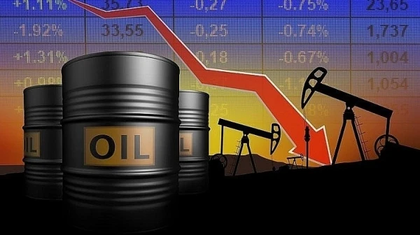 Ngày 15/10: Giá dầu giảm mạnh khi OPEC cắt giảm triển vọng tăng trưởng