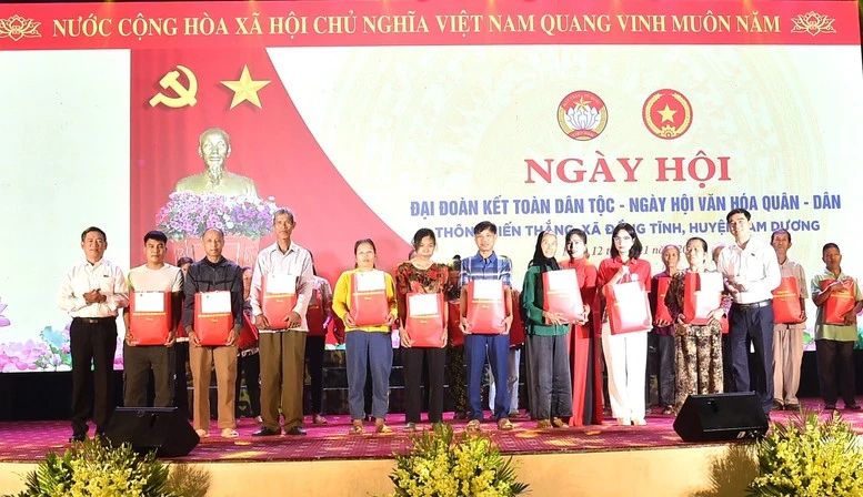 Chung sức, chung lòng, "tăng tốc" dựng xây đất nước ngày càng giầu mạnh, nhà nhà ấm no, hạnh phúc- Ảnh 7.