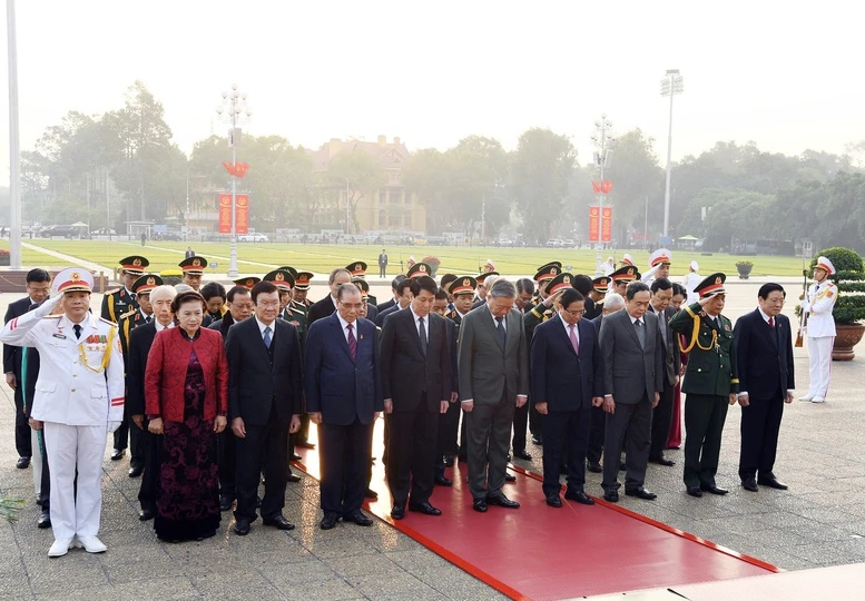 Lãnh đạo Đảng và Nhà nước viếng Chủ tịch Hồ Chí Minh nhân kỷ niệm 80 năm QĐND Việt Nam- Ảnh 2.