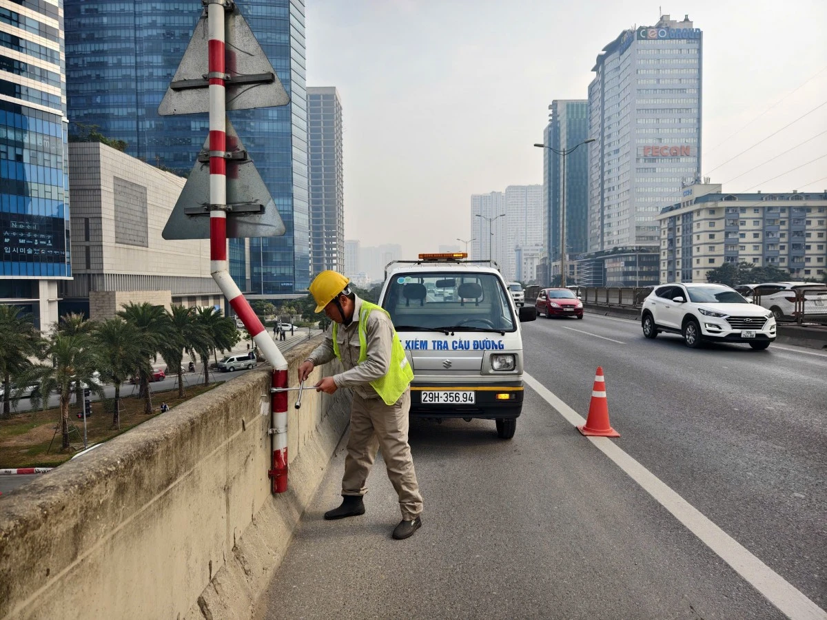 Sở GTVT Hà Nội nói gì về bất cập đèn tín hiệu giao thông?