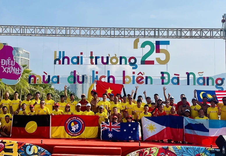 Đà Nẵng rộn ràng mùa du lịch biển- Ảnh 2.
