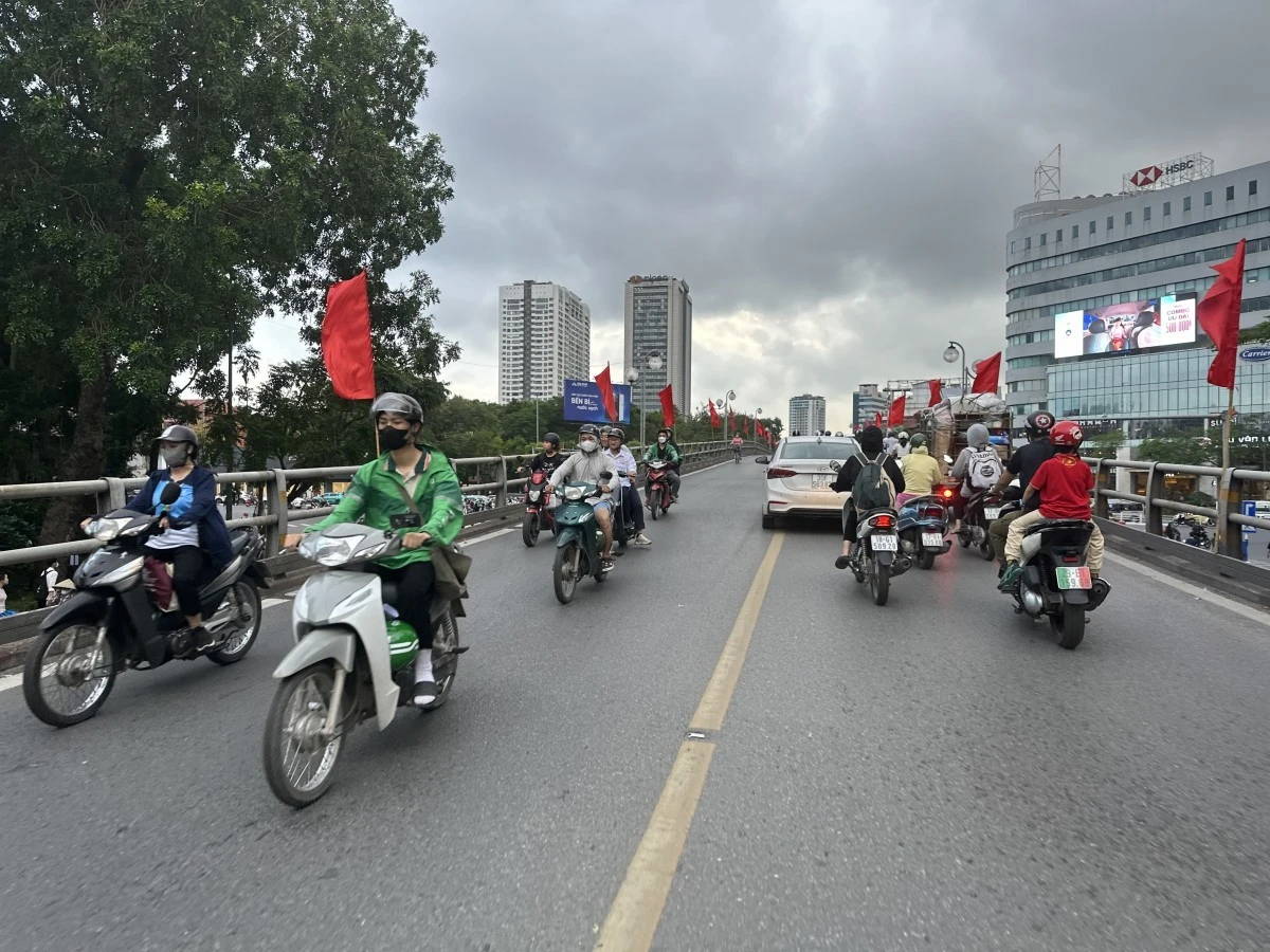 Dự báo thời tiết Hà Nội ngày 28/4: Trời gió nhẹ, rải rác có giông