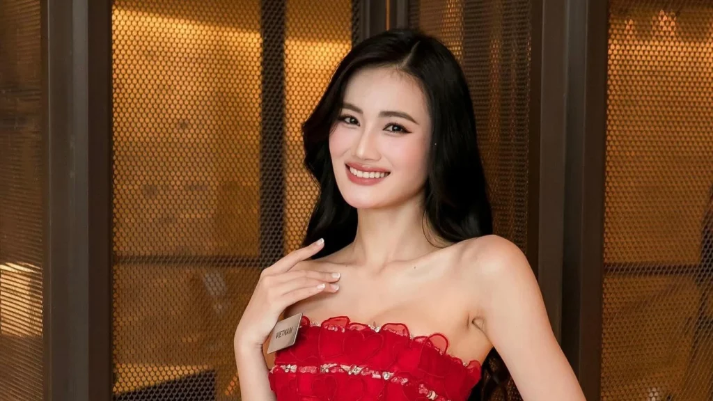 Hoa hậu Ý Nhi tự tin xuất hiện trên kênh tin tức lớn của Ấn Độ