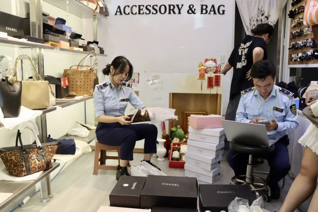 Đà Nẵng: Tạm giữ gần 2.000 sản phẩm hàng giả, hàng nhái thương hiệu LV, Chanel, Hermès