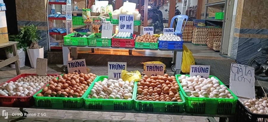 Giá trứng hồi giữa tháng 4/2025 ở nhiều chợ truyền thống còn đạt mức giá tới 2.800 - 3.000 đồng/trứng. Ảnh: Q.H