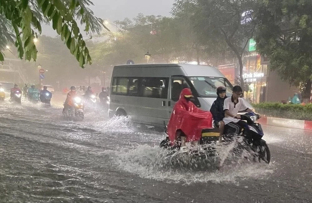 Dự báo thời tiết Hà Nội ngày 23/5: Mưa dông rải rác, có nơi mưa rất to