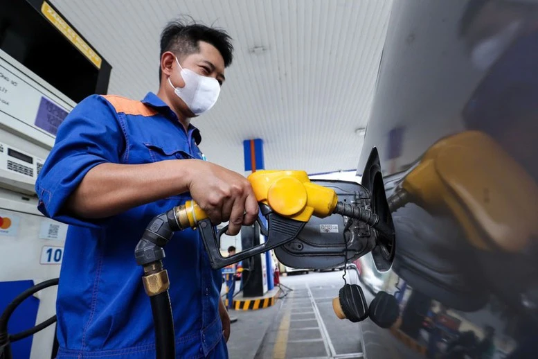 Giá xăng, dầu đồng loạt giảm sau kỳ nghỉ lễ- Ảnh 1.