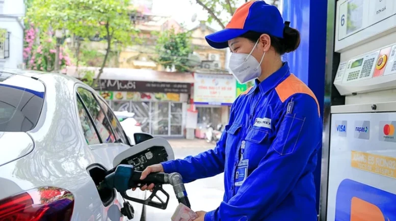 Giá xăng dầu tiếp tục giảm- Ảnh 1.