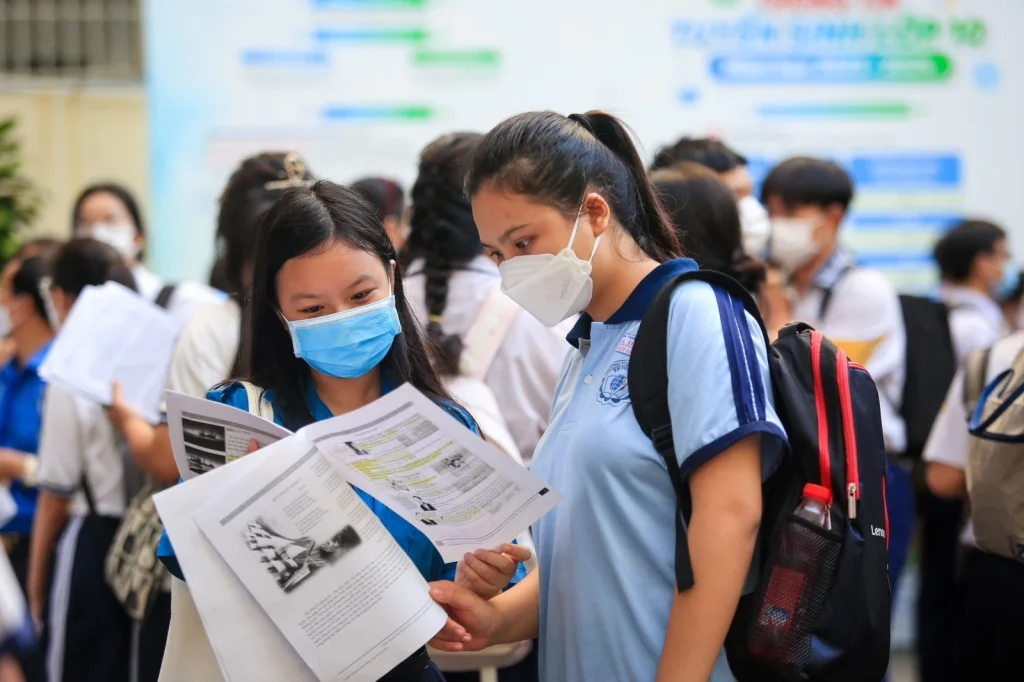 Hà Nội: Tỷ lệ chọi lớp 10 khốc liệt, gần 30.000 học sinh không thể vào công lập