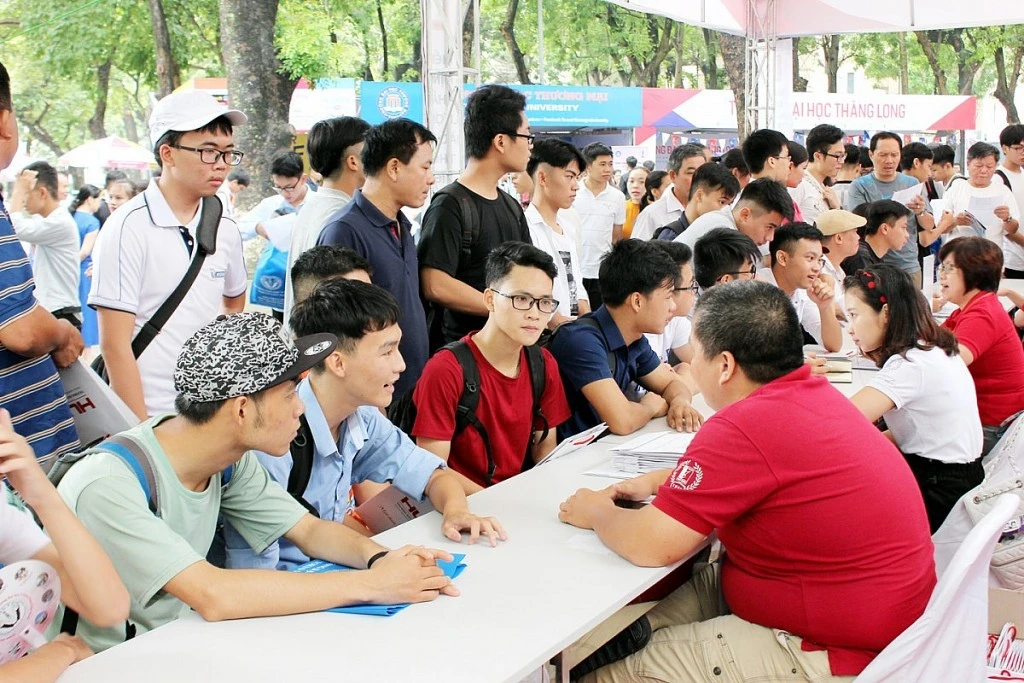 Nhiều trường đại học điều chỉnh tổ hợp xét tuyển sau khi Bộ GD&ĐT "tuỷt còi"