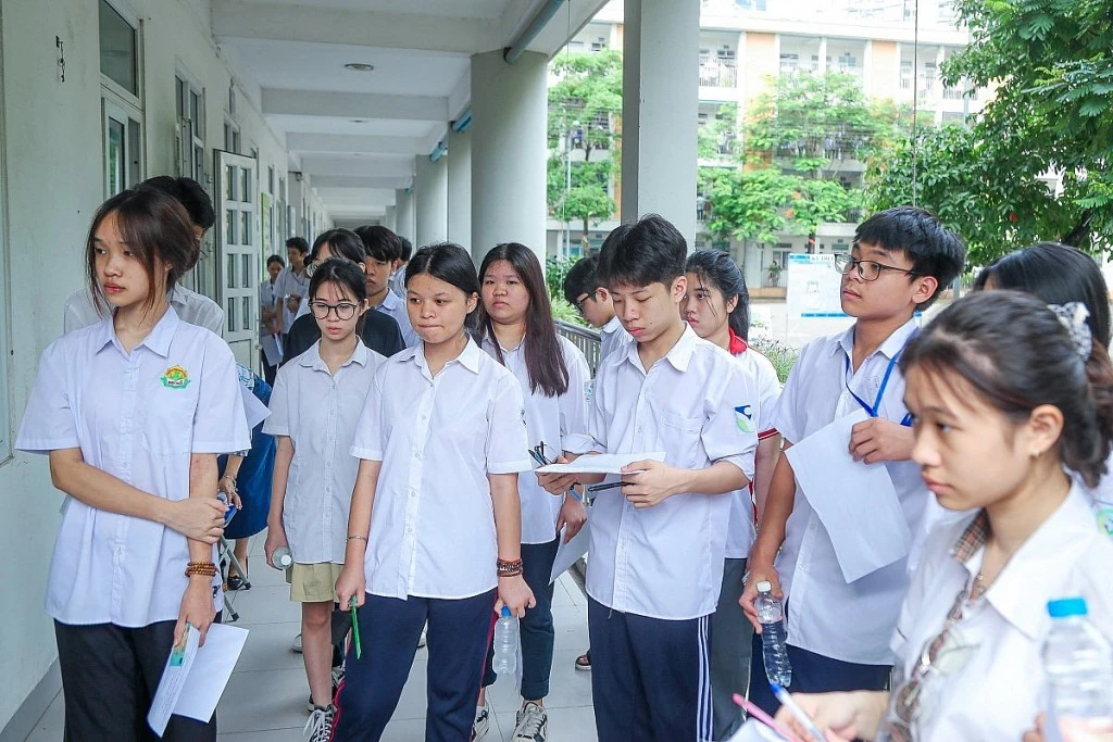 Nhiều trường đại học điều chỉnh tổ hợp xét tuyển sau khi Bộ GD&ĐT "tuỷt còi"