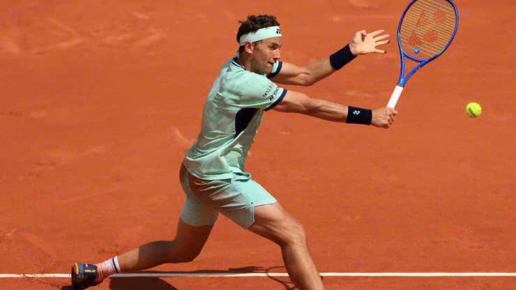 Á quân hai lần liên tiếp Casper Ruud nâng thành tích tại Roland Garros lên 24 trận thắng - 7 trận thua