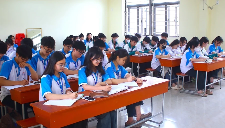 Học sinh nỗ lực ôn tập trước Kỳ thi tốt nghiệp THPT ở Thái Bình. Ảnh: Đinh Chiến