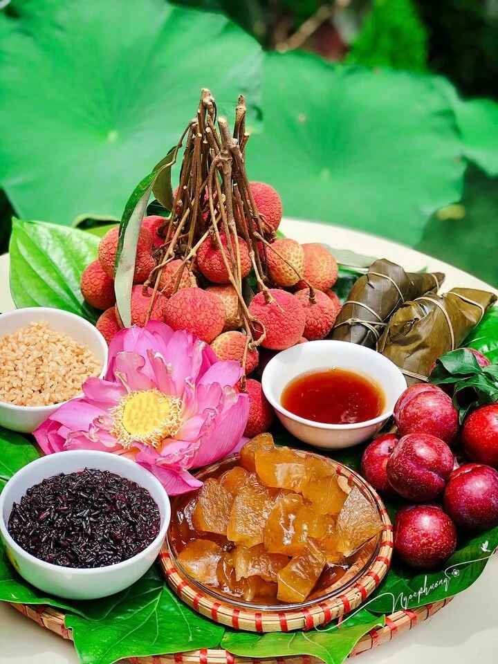ác loại trái cây như mận, vải, dưa hấu, chôm chôm... Ảnh: Ngọc Phương
