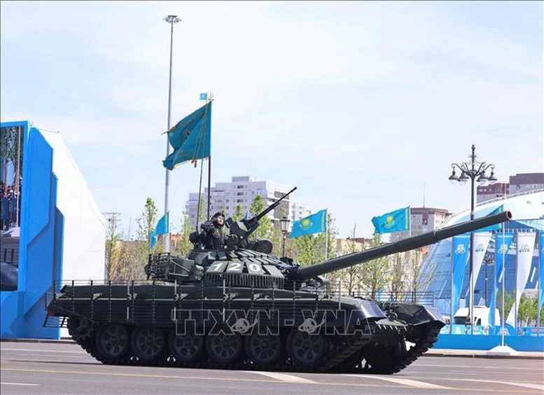 Tổng Bí thư Tô Lâm dự Lễ duyệt binh Kỷ niệm 80 năm Ngày Chiến thắng phát xít tại Kazakhstan- Ảnh 5.