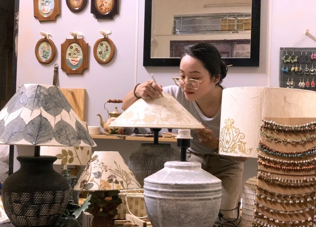 Chuyện người trẻ và khát vọng sáng tạo trên nền giấy dó
