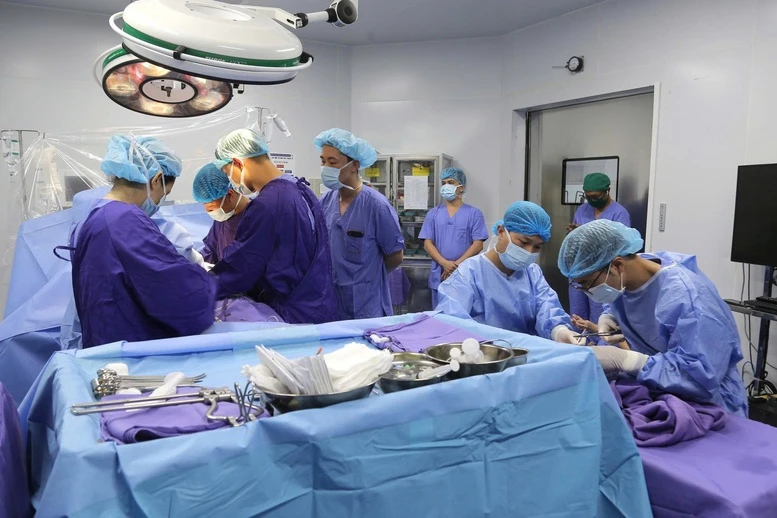 Bệnh viện tỉnh xuyên đêm lấy đa tạng và ghép thành công 2 thận từ người hiến chết não