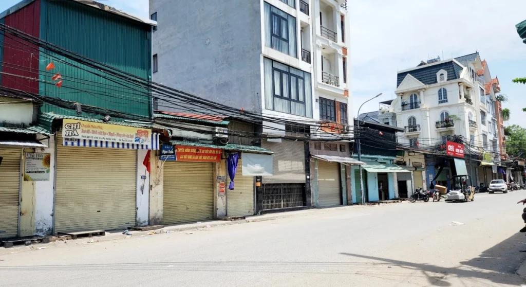 Hàng loạt cửa hàng đóng cửa tại “thủ phủ” bánh kẹo La Phù